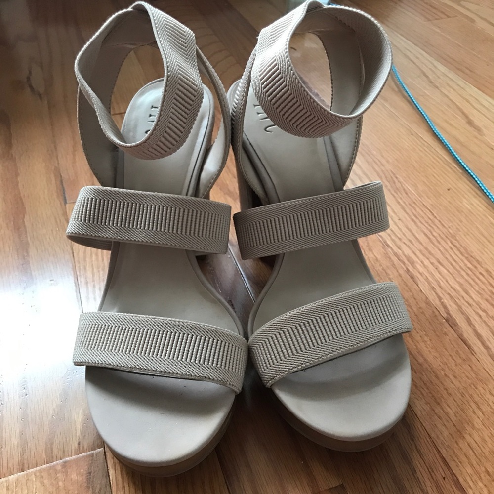 Tan Heels INC International Concepts Size 9